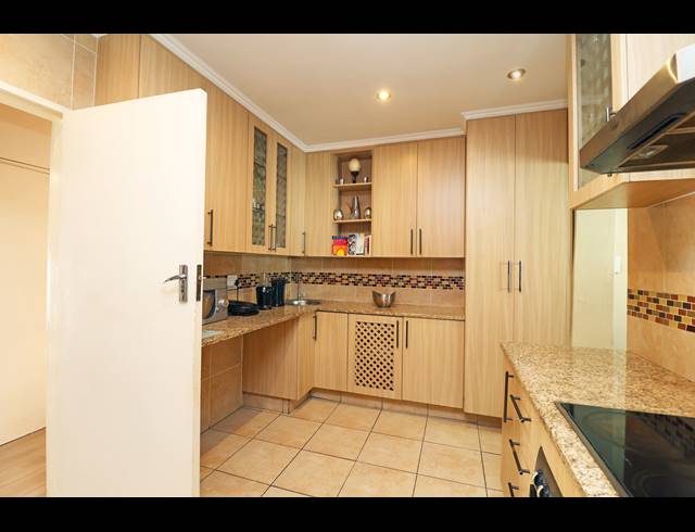 3 BEDROOM HOUSE FOR SALE IN KEW